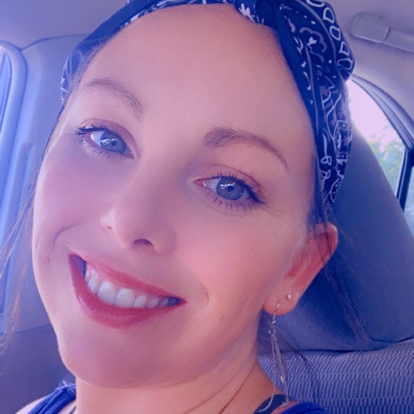 Meet your Posher, Cassandra - Picture 2 of 13